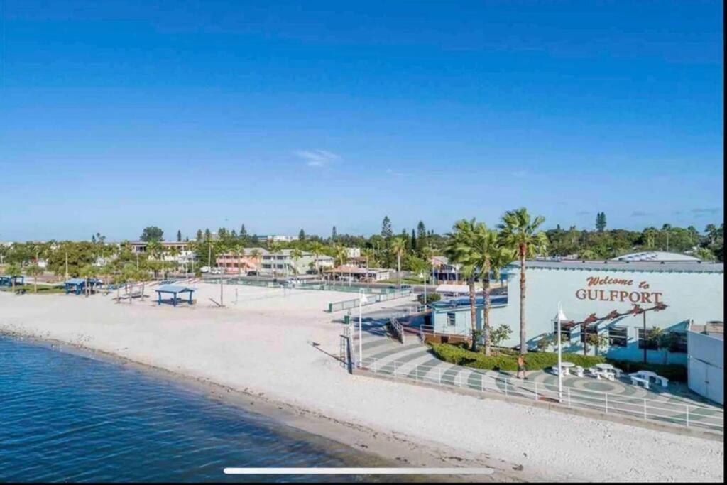 In The Center Of Gulfport, Min Away From The Beach! St. Petersburg Extérieur photo